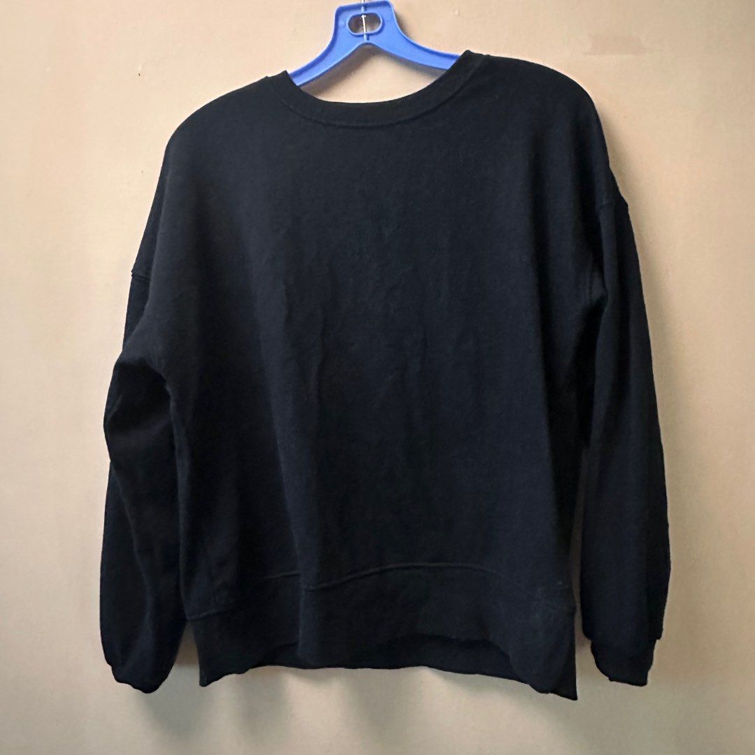 Black Pullover (Category: Longsleeves) located in Singapore. Submitted by 5dollastore (Listing ID 1356853643, Image 1). Description: .
