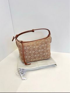 (Category: ) located in . Submitted by collynluxurybag (Listing ID 1356910987, Image 1). Description: .