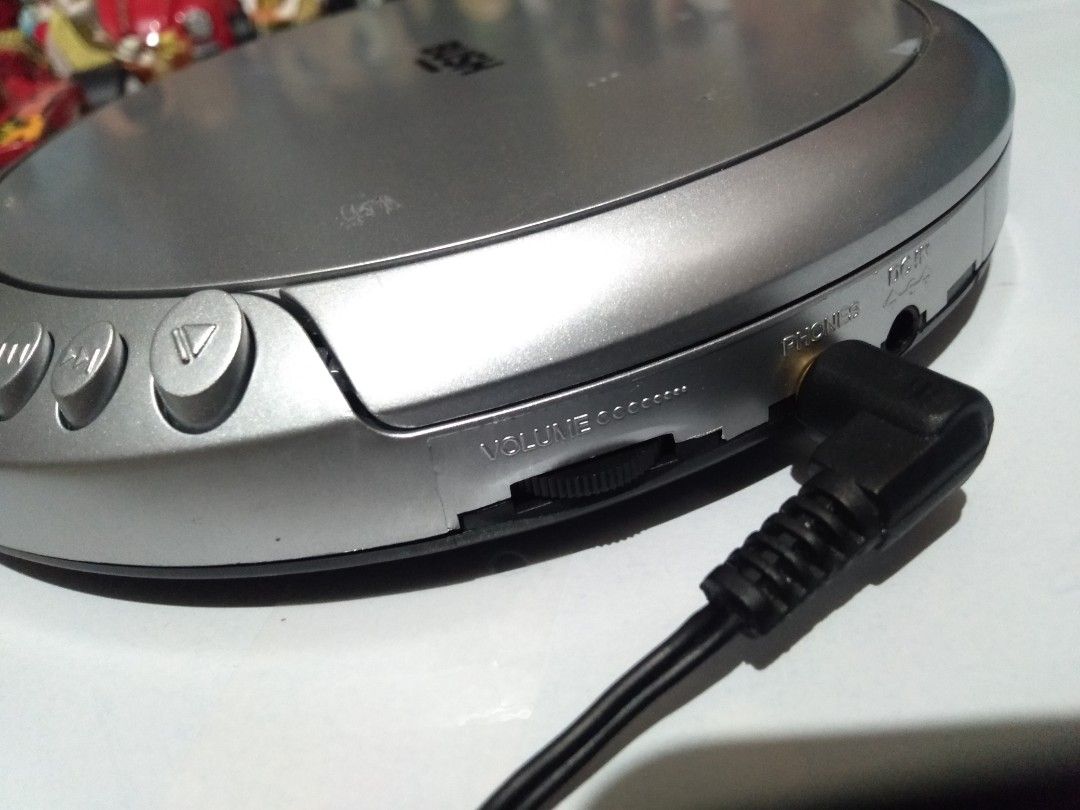 BUSH portable cd player working (Category: Portable Music Players) located in Davao. Submitted by jeffsantos (Listing ID 1356818016, Image 3). Description: no issues, all working.