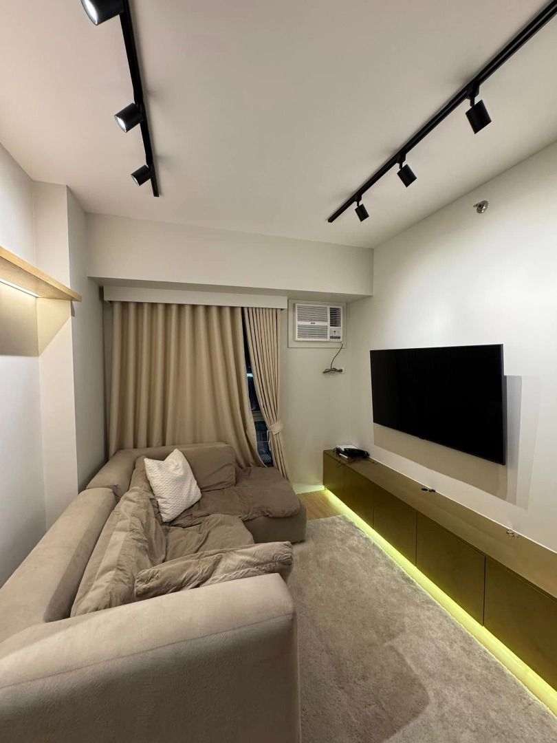 Condominium For Rent Avida Towers 9th Ave. BGC (Category: Apartments & Condos) located in Quezon City. Submitted by leadvision.realty (Listing ID 1356849359, Image 1). Description: Property Name: Avida Towers BGC Property Code: 580-LC-AT9A Lease Price: 55,000 Inclusive of Association Dues Tower 1 1 Bedroom 1 Bathroom 3rd Floor Fully Furnished 38sqm Lease Duration: 1 year Lester Velez The Lead Realty 09175208825.