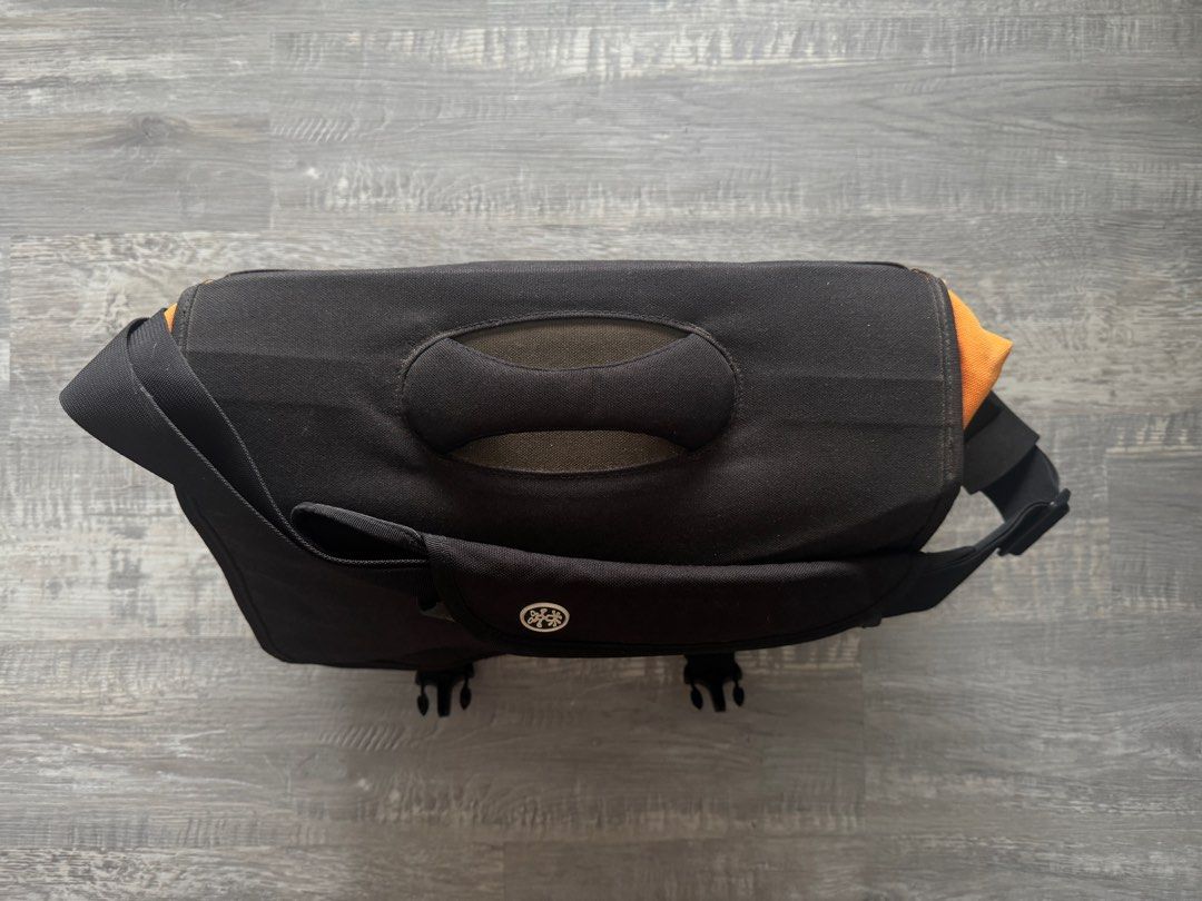 Crumpler Camera Bag (Category: Camera Bags & Carriers) located in Singapore. Submitted by mrbr00tal (Listing ID 1356861480, Image 3). Description: The Bra3illion Dollar Home by Crumpler.