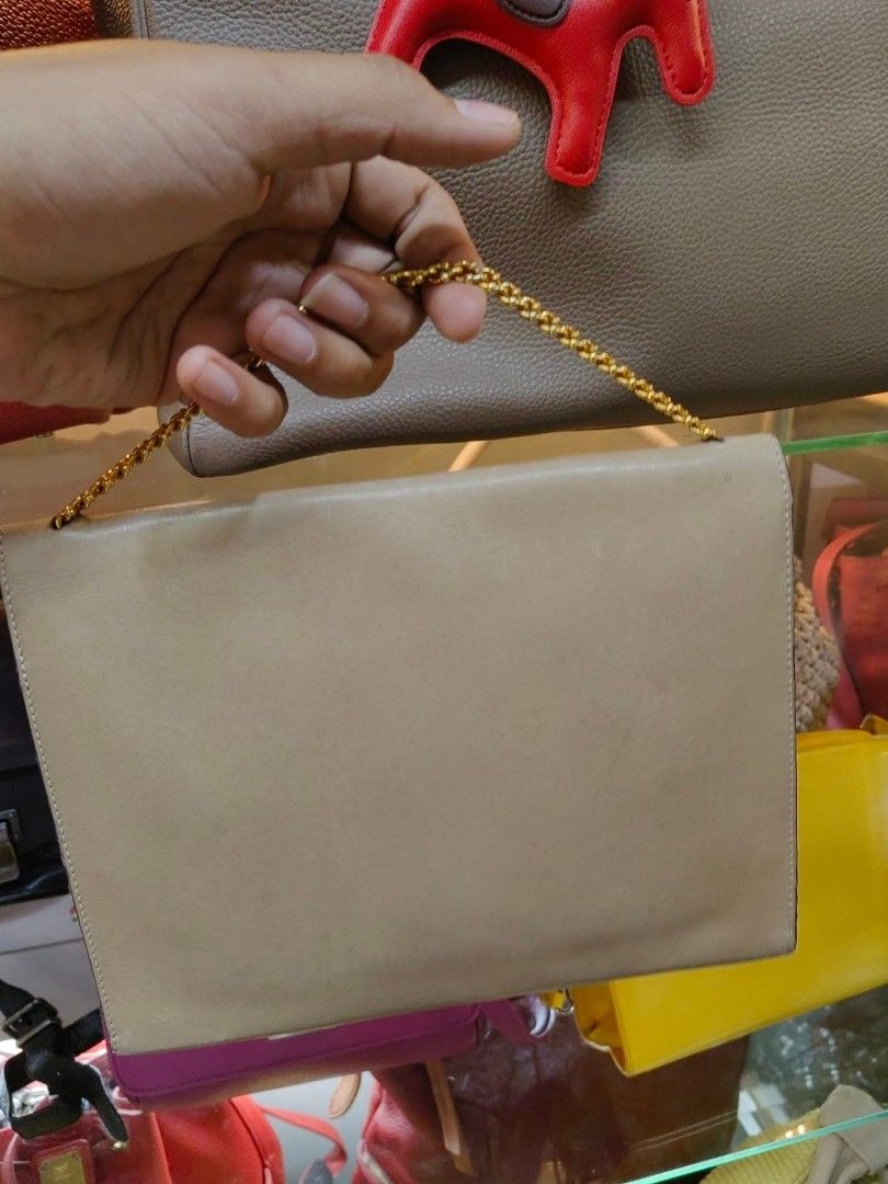 DELVAUX (Category: Luxury Bags & Wallets) located in Davao. Submitted by daneyvintage (Listing ID 1356833539, Image 3). Description: .