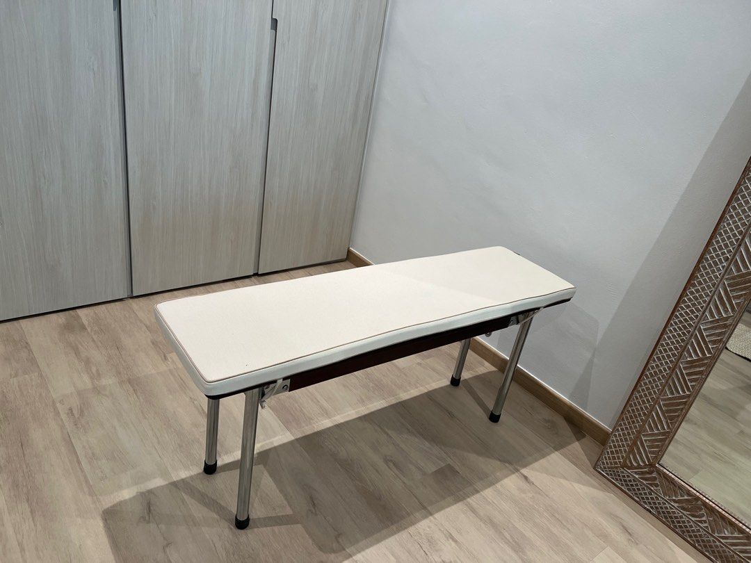Dining Bench (Category: Tables & Sets) located in Singapore. Submitted by lbbk1 (Listing ID 1356947839, Image 1). Description: 110cm. With additional customisable cushion .