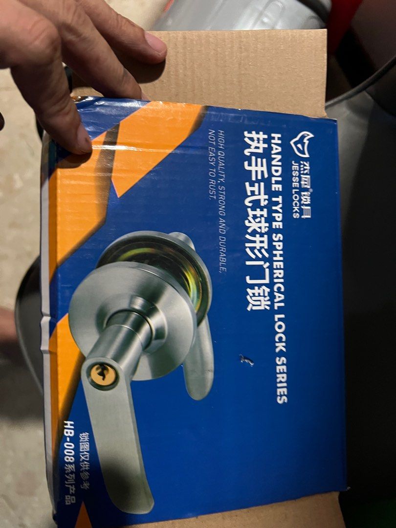 Door knob (Category: Locks, Doors & Gates) located in Singapore. Submitted by steadywee (Listing ID 1356961663, Image 2). Description: Brand new Comes with keys 35-45mm distance Lock 5cm Lock to centre distance 60mm $10/pc I hv 4 sets .