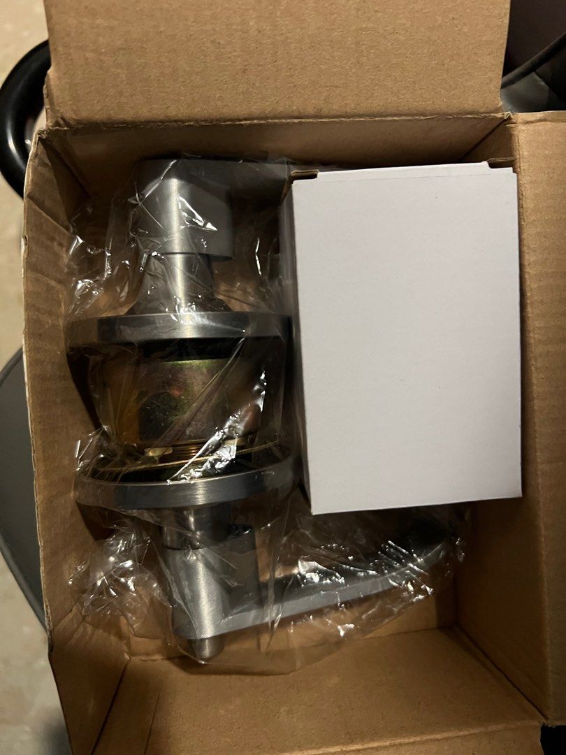 Door knob (Category: Locks, Doors & Gates) located in Singapore. Submitted by steadywee (Listing ID 1356961663, Image 1). Description: Brand new Comes with keys 35-45mm distance Lock 5cm Lock to centre distance 60mm $10/pc I hv 4 sets .