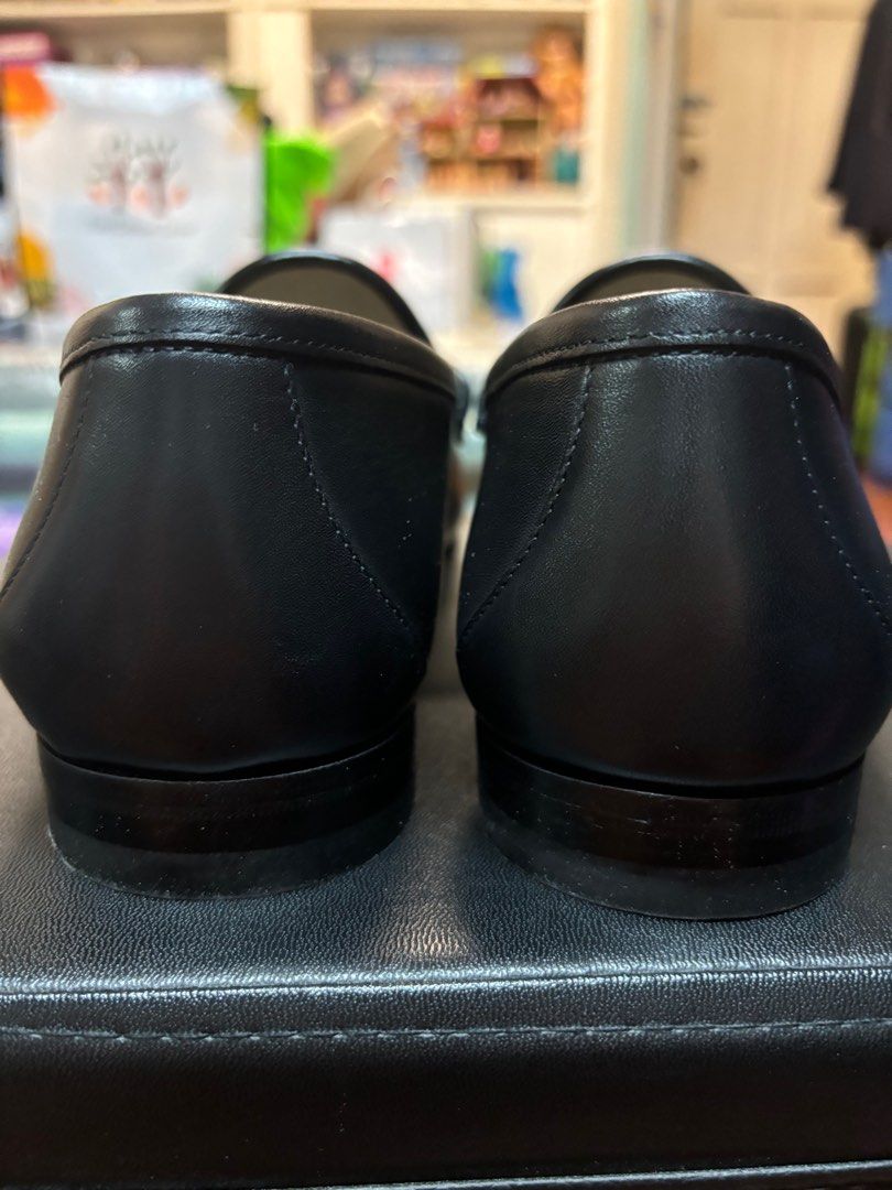 GUCCI Horsebit 1953 loafers (Category: Dress Shoes) located in Makati City. Submitted by tp8904 (Listing ID 1356975000, Image 3). Description: Gucci Original Horsebit Used Once Guaranteed Authentic Complete Inclusions Size 8 Cheaper compared to boutique Definitely not outlet Classic/ Permanent Collection.