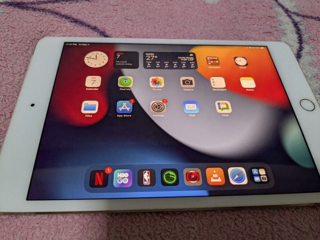 iPad mini 4 LTE 128gb (Category: iPad) located in San Juan City. Submitted by isneaky (Listing ID 1356958179, Image 2). Description: Complete w/ box Smooth 99% small dent near lightning port San Juan City.