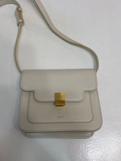 （分類：）位於 。 由 27kiu 提交（商品編號 1356938623，圖片 1）。簡介： 。