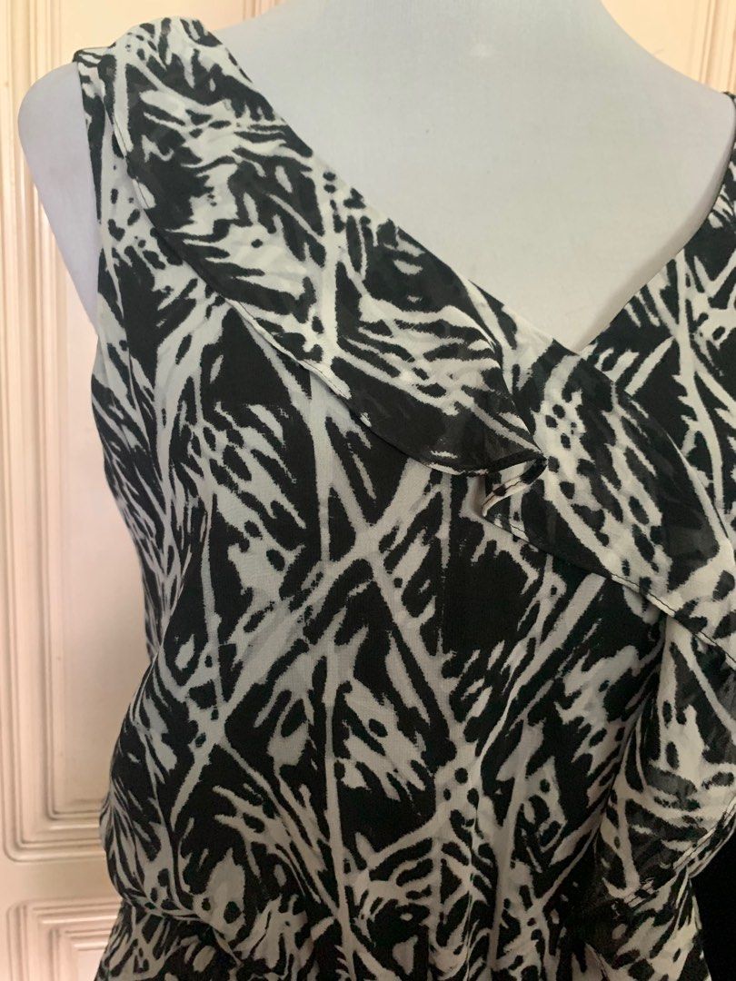 Kenneth Cole B/W Dress (Category: Dresses) located in Quezon City. Submitted by FashionSense4Less (Listing ID 1356835855, Image 2). Description: Kenneth Cole Black and White Ruffle Dress Very good condition/ like new Slip on/ no pocket / with lining/ garterized waist Size : 6 on tag (medium) but fits xlarge Bust: 40-42” ; Waist: 28-42” ; Length: 42” Very nice in actual .
