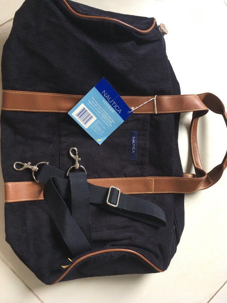 Large gym/travel barrel bag with strap (Category: Shoulder Bags) located in Quezon City. Submitted by jsd34200 (Listing ID 1356874808, Image 1). Description: Brand new, Large gym/ travel barrel bag. Made of midnight blue corduroy. Has one big pocket on the side and comes with an adjustable and detachable strap. Has plenty of room inside. Can be used as a weekend bag or carry on bag. Thanks for stopping by!.