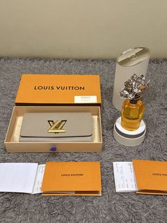 (Category: ) located in . Submitted by luxury_and_essentials (Listing ID 1356955824, Image 1). Description: .