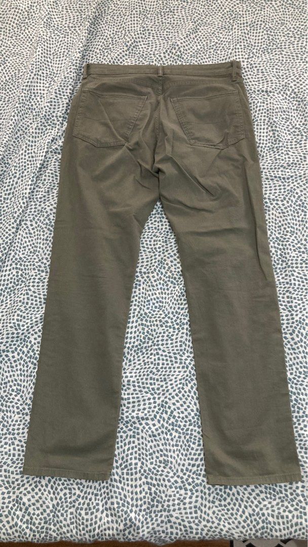 Marks and Spencer olive green chino pants (Category: Chinos) located in Paranaque City. Submitted by manly6 (Listing ID 1356873036, Image 2). Description: Marks and spencer olive green chino pants 17 width 40 length 7 at ankle opening may stretch po siya ng onti.
