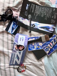 NIKI Buzz tour  Ult VIP Merch