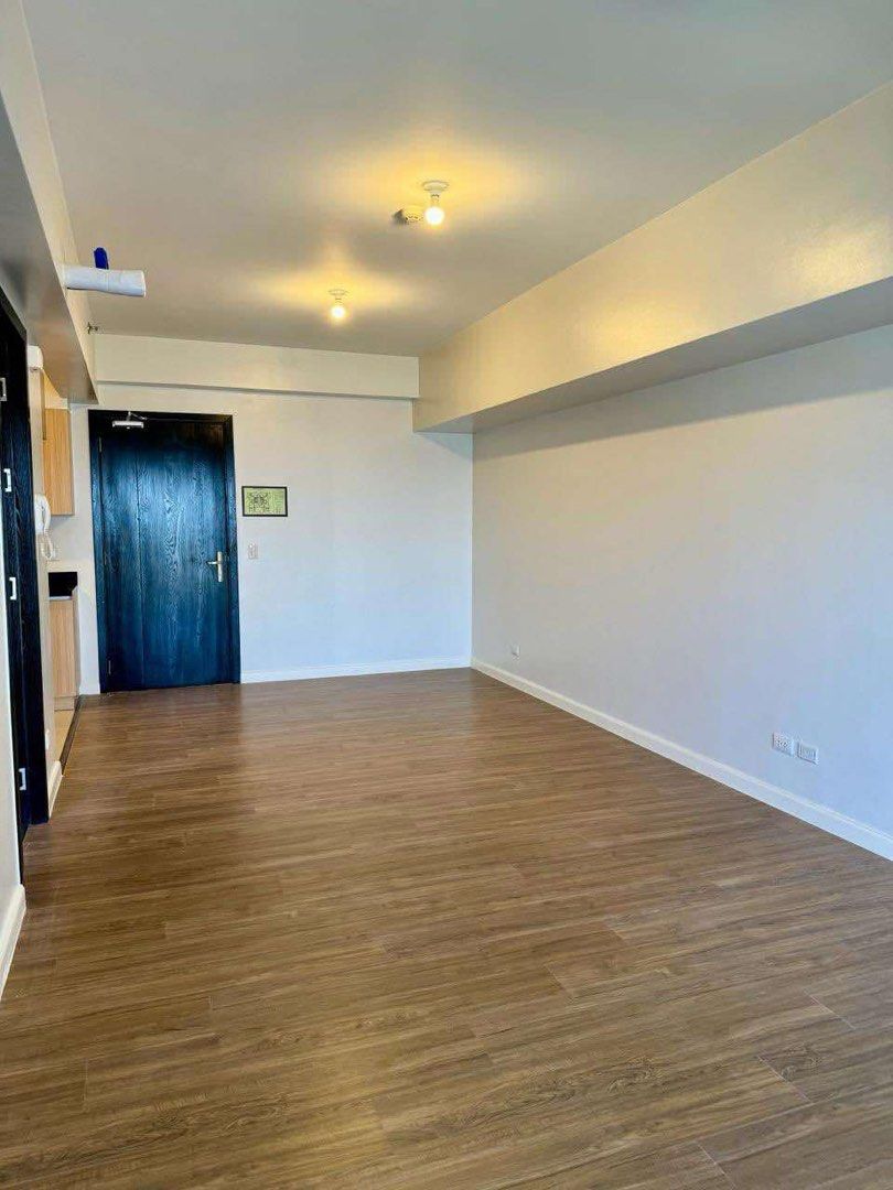 PARK TRIANGLE RESIDENCES BGC 1 BEDROOM UNIT (Category: Apartments & Condos) located in Makati City. Submitted by annaleelim (Listing ID 1356823825, Image 2). Description: ✅FOR SALE ✅PARK TRIANGLE RESIDENCES BGC 1 Bedroom unit with balcony Floor area: 59 sqm Facing 11th avenue North west No parking slot 18M GROSS .