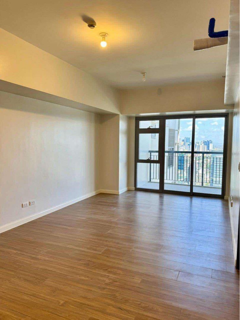 PARK TRIANGLE RESIDENCES BGC 1 BEDROOM UNIT (Category: Apartments & Condos) located in Makati City. Submitted by annaleelim (Listing ID 1356823825, Image 1). Description: ✅FOR SALE ✅PARK TRIANGLE RESIDENCES BGC 1 Bedroom unit with balcony Floor area: 59 sqm Facing 11th avenue North west No parking slot 18M GROSS .