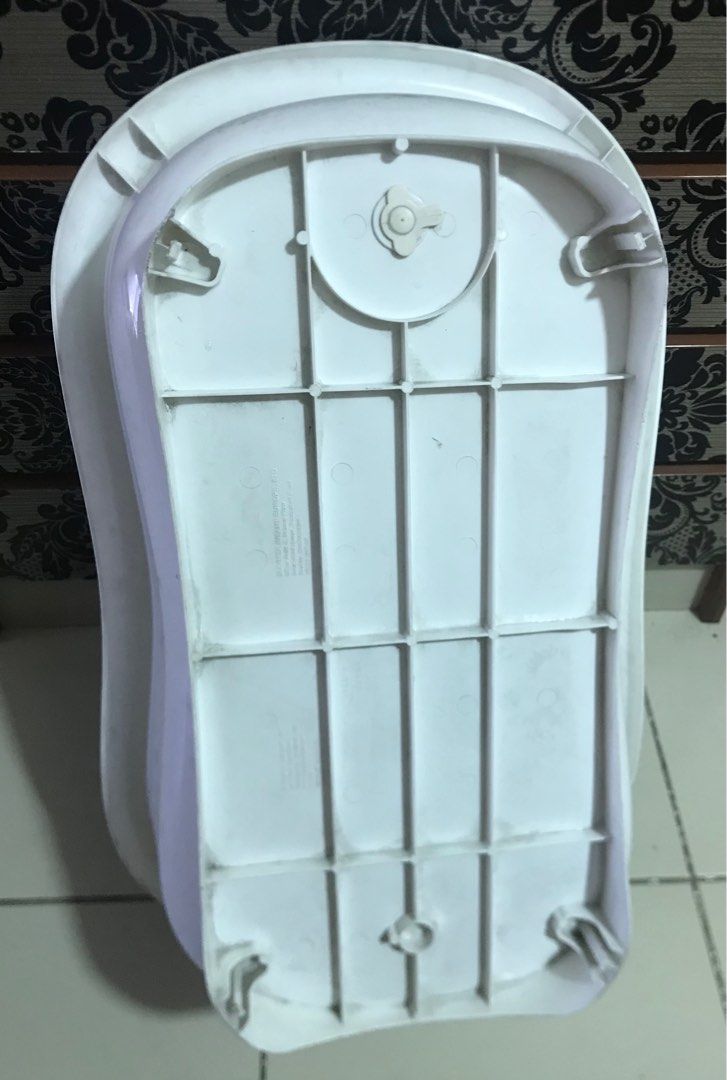 Plastic Bathtub/Palanggana (Category: Bathtub & Bath Accessories) located in Quezon City. Submitted by 79moving (Listing ID 1356984736, Image 2). Description: Multi purpose palanggana Makapal no cracks Signs of usage Needs cleaning Declutter.