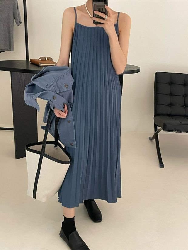 Pleated Front Detail Midi Dress