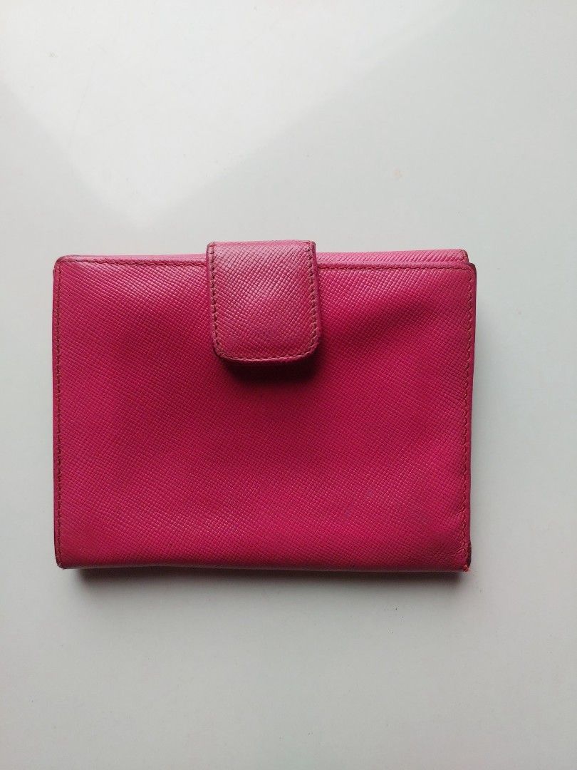 Prada saffiano pink wallet (Category: Luxury Bags & Wallets) located in Palayan City. Submitted by sarahgeeshop (Listing ID 1356983171, Image 2). Description: .