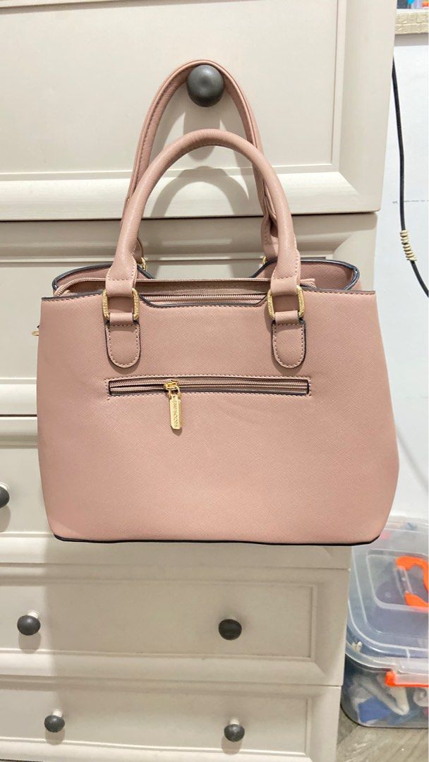 Secosana handbag (Category: Luxury Bags & Wallets) located in Quezon City. Submitted by injooool (Listing ID 1356968391, Image 2). Description: RFS: decluttering!! - shipping is shouldered by the buyer - payments will be thru gcash or bank transfer - delivery depends on the buyer - pm me for the negotiation sa price and condition.