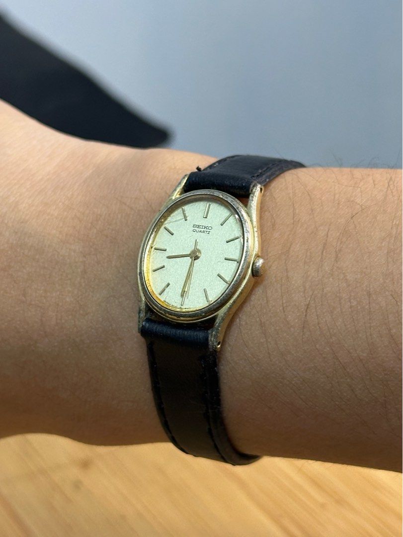 Seiko Oval Quartz (Category: Women's Watches) located in Manila. Submitted by kallisto.timepiece (Listing ID 1352391312, Image 2). Description: Seiko Oval Quartz Brand new batteries Gold plated case Selling for only 950 PHP Mode of Payment: Gcash Bank Transfer 🚚 Same day delivery via Courier (Metro Manila only) 🚚 1-5 days via Courier (outside metro manila) 🤝 Meet up: LRT2 Stations (Weekends only) Please note that imperfections are common due t