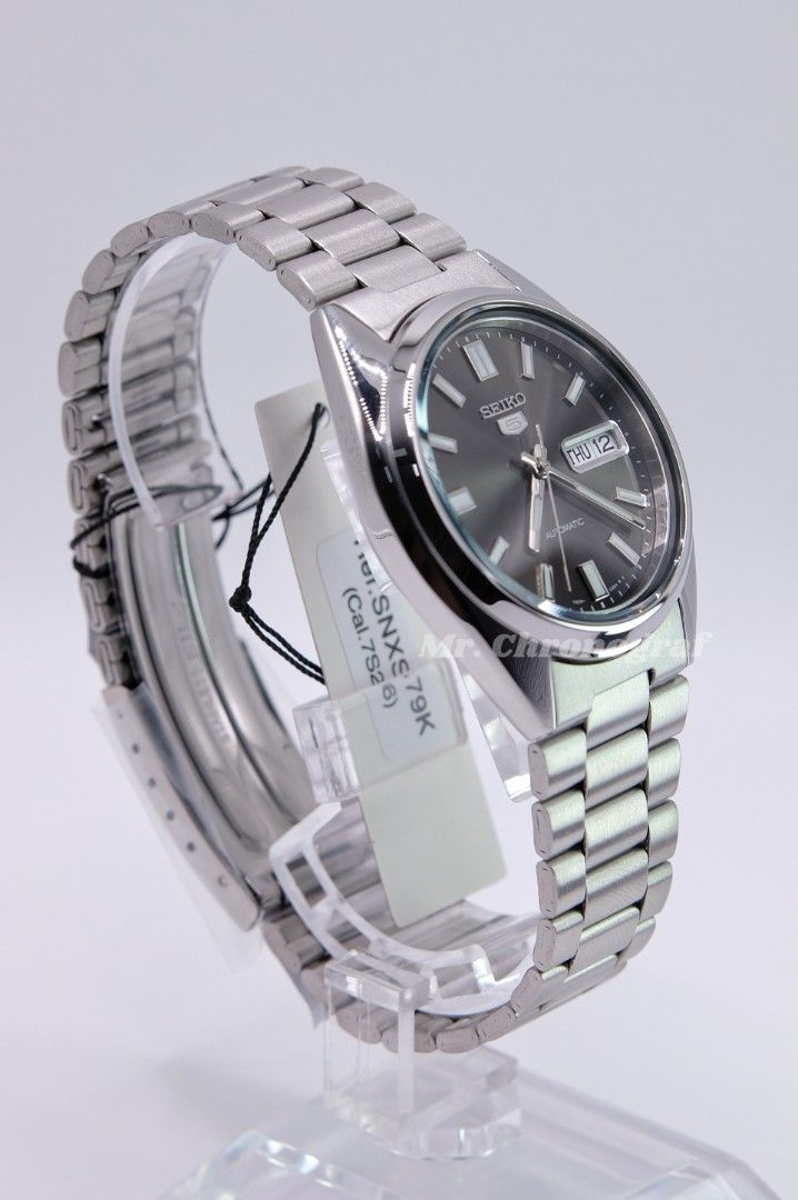 Seiko SNXS79K (Category: Luxury Watches) located in Manila. Submitted by rafael_lesaguis (Listing ID 1356982253, Image 3). Description: Seiko 5 SNXS79K BRANDNEW WITH 1YR WARRANTY 💸 Mall SRP: ₱8,650.00 ✔️ Mr.Chronograf Price: ₱7,600 Movement Caliber Number -7S26 Movement Type -Automatic Self Winding -21 Jewel Power reserve -Approx. 41 hours Case Material -Stainless steel Case Size -39mm Crystal -Mineral Hardlex Water Resistance -30M Features: See