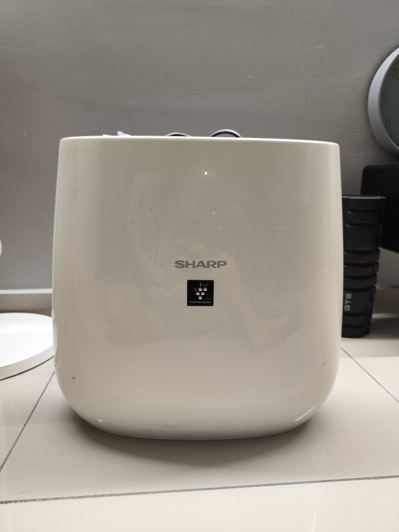 SHARP FPJ30 (Category: Air Purifiers & Dehumidifiers) located in Cheras. Submitted by jerry.cheras (Listing ID 1356982991, Image 1). Description: used for 1-2 time only, filter still clean but the back casing got ABIT yellowish. item is still in good condition and well functioning.