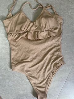 (Category: ) located in . Submitted by projecthrift_ (Listing ID 1356871749, Image 1). Description: .