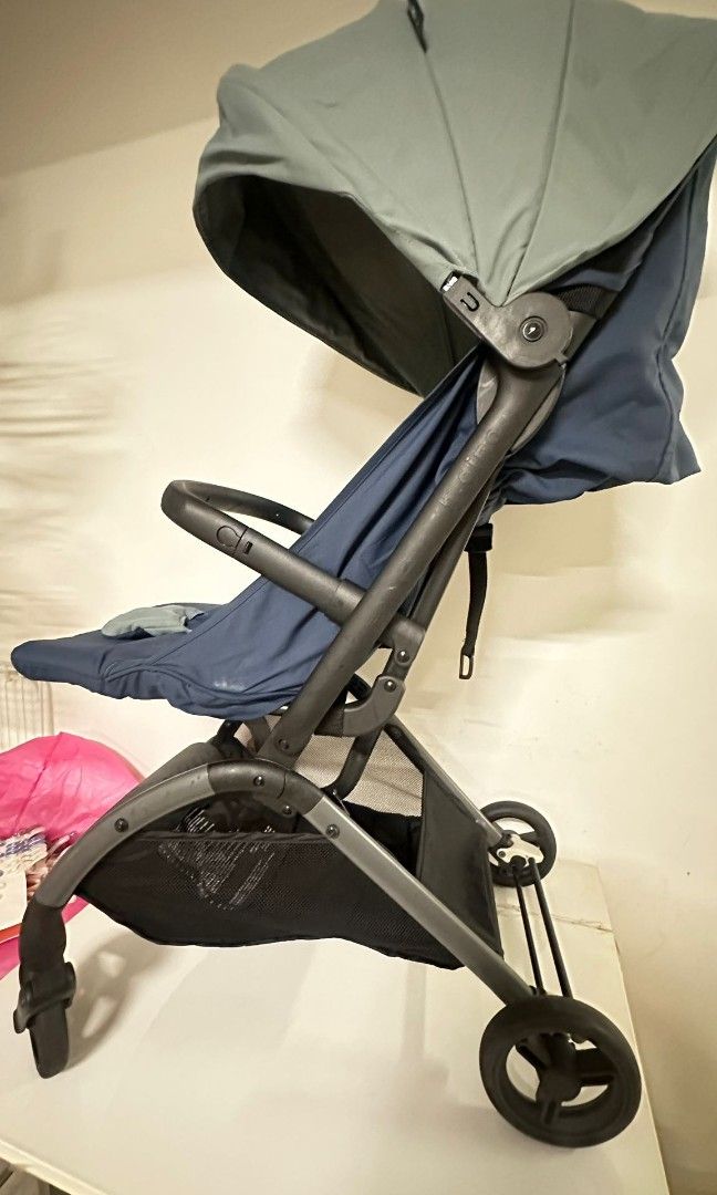 Stroller (Category: Strollers) located in Singapore. Submitted by augustinetankc (Listing ID 1356953253, Image 3). Description: evenflo. good quality..