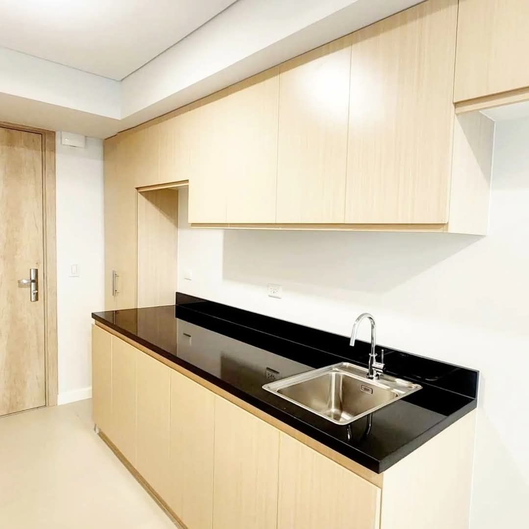 Studio Unit at Callisto Tower For Sale (Category: Apartments & Condos) located in Taguig. Submitted by resalerentalph (Listing ID 1356975299, Image 3). Description: 📍Callisto Tower 🔸️Studio unit 🔸️Bare/Unfurnished 🔸️approx 28 sqm 🏷Php 9,000,000 for sale --- #callistotower #callistoatcircuitmakati #Alveoland #callistomakati #callistotowercircuitmakati #ResaleRentalPH.