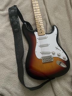 SX electric guitar (w the amp)|Classic sunburst