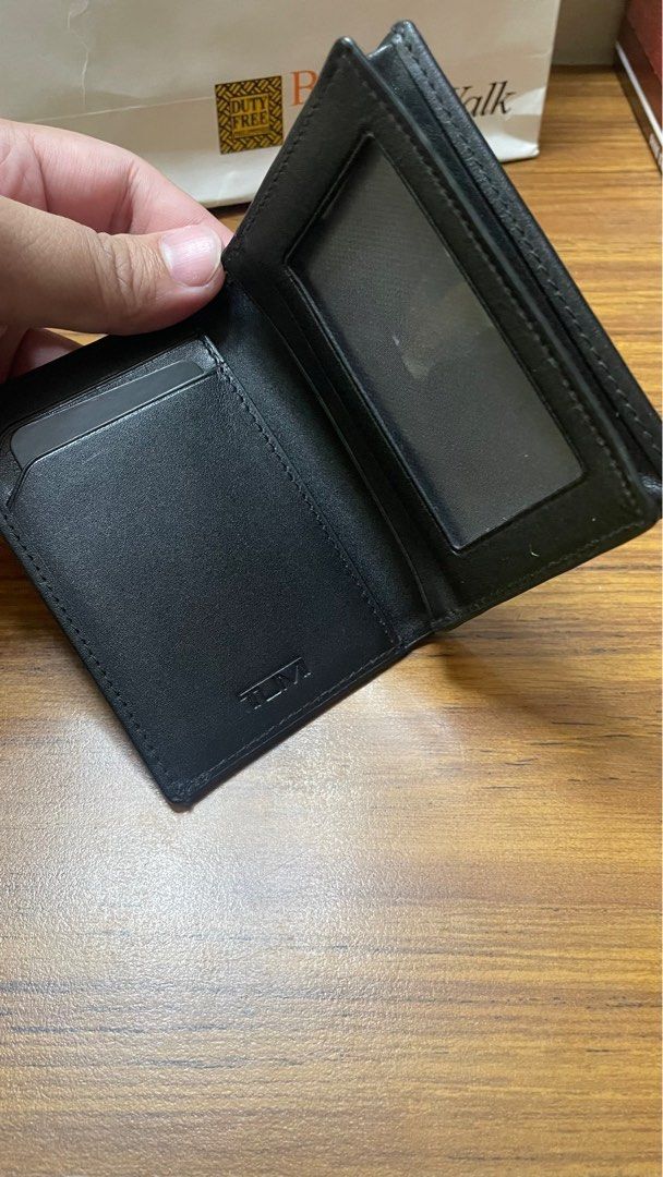 Tumi Wallet (Gusseted Card Case) (Category: Luxury Bags & Wallets) located in Taguig. Submitted by besterwin (Listing ID 1356853647, Image 2). Description: Authentic (Newly Limited). Last stock bought at Duty Free. Gusseted Card Case NASSAU SLG 4.125”X3.1” 130411-T060 / 01262156DS GUSSETED CARD CASE BLACK SMOOTH).