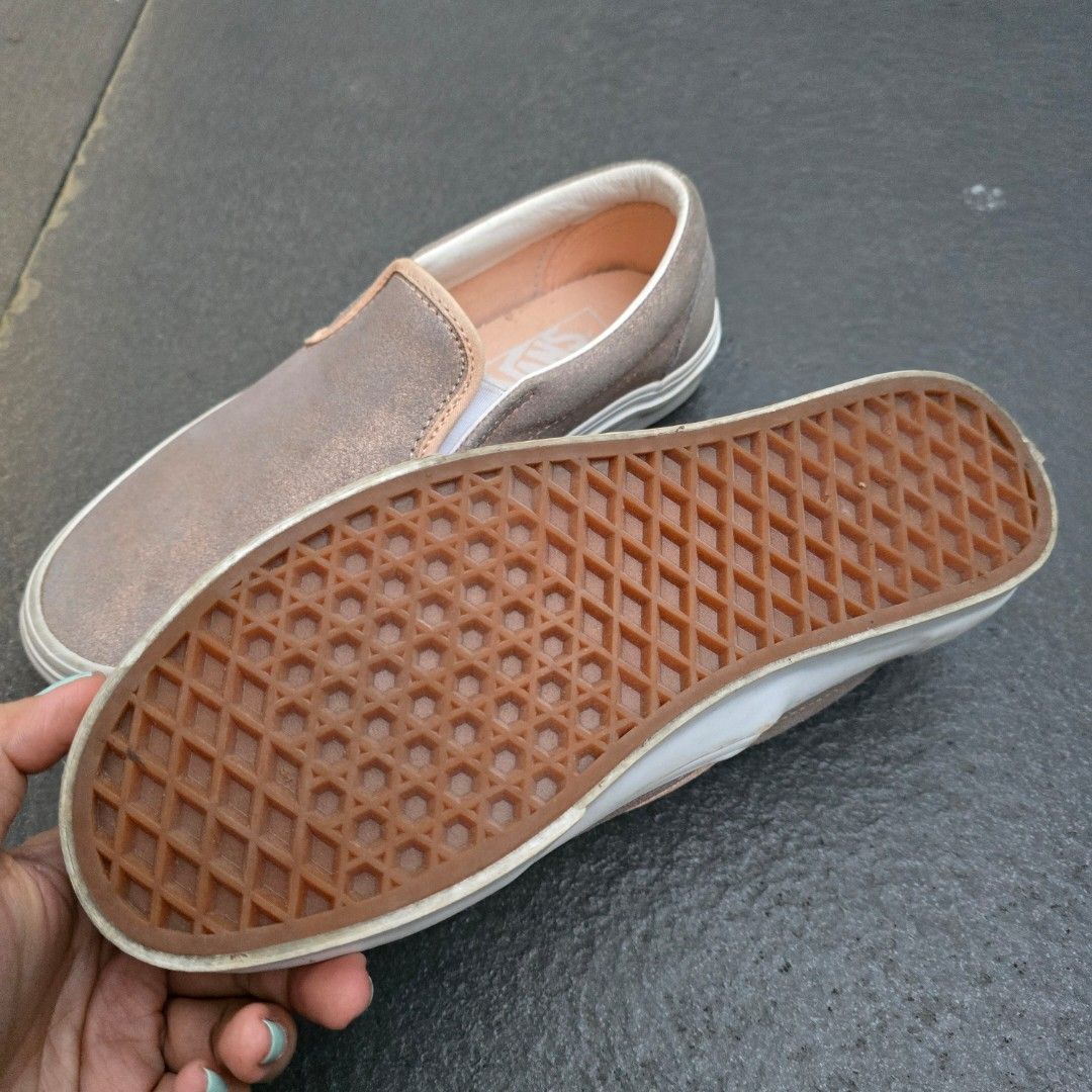 Vans classic slip on mettalic pink (Category: Sneakers) located in Paranaque City. Submitted by preloveskae (Listing ID 1356904270, Image 2). Description: used once size 7.5 womens no box 900 php.