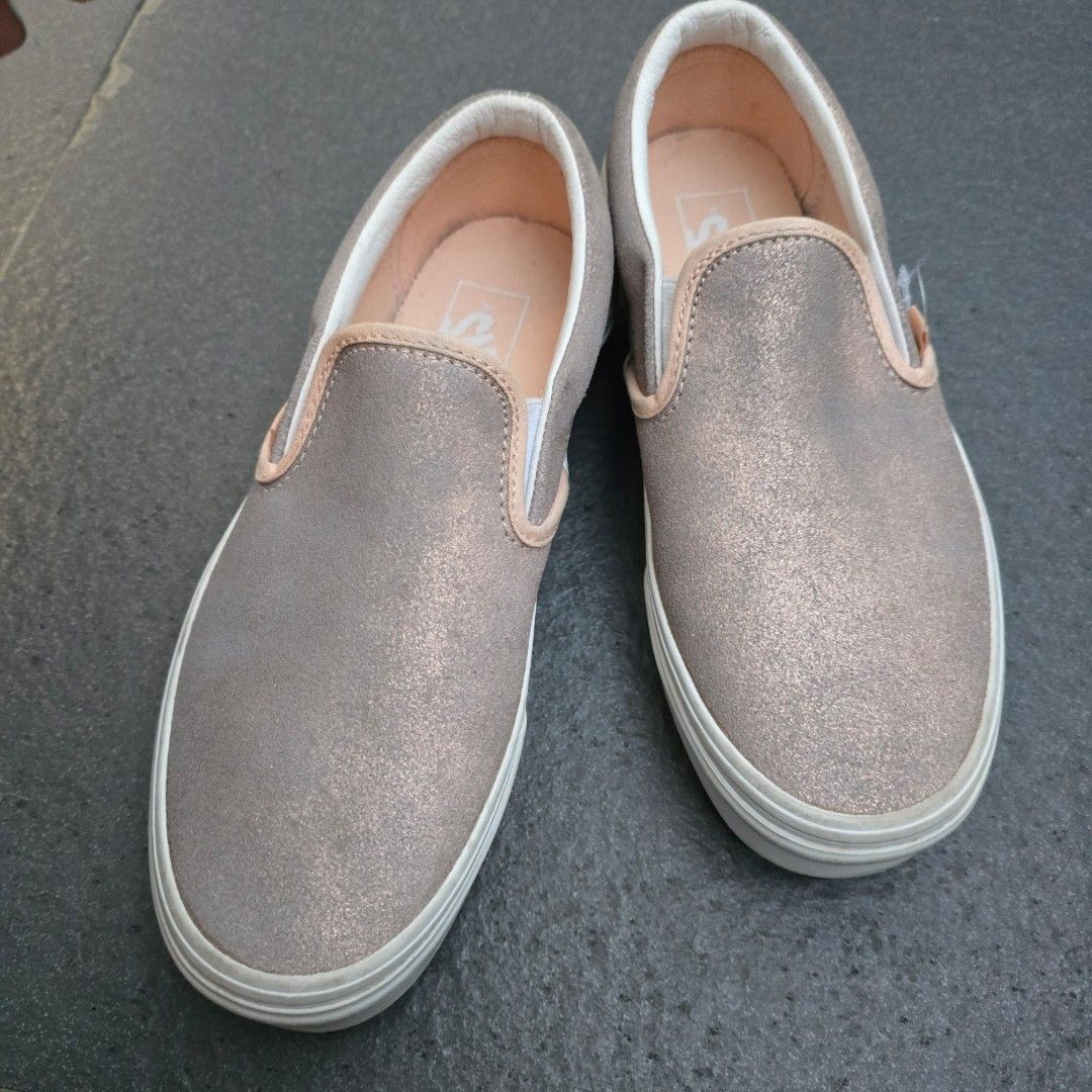 Vans classic slip on mettalic pink (Category: Sneakers) located in Paranaque City. Submitted by preloveskae (Listing ID 1356904270, Image 3). Description: used once size 7.5 womens no box 900 php.