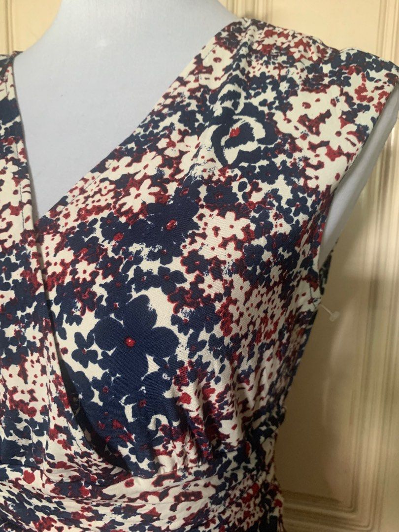 Violet Floral Dress (Category: Dresses) located in Quezon City. Submitted by FashionSense4Less (Listing ID 1356837247, Image 3). Description: Violet Floral Dress Very good condition Brand new with plastic tag Slip on Needs washing/ no pocket Size: 6 on tag (medium-semiLarge) Bust: 36-42” ; Waist: 26-32” ; Length: 42” Very nice in actual .