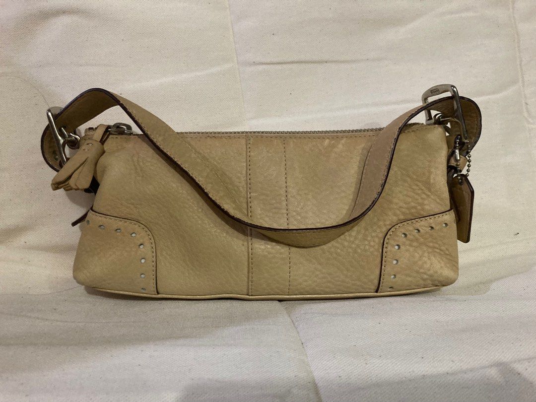 Y2k Coach 5052 Hamilton tan/cream (Category: Shoulder Bags) located in Caloocan City. Submitted by mpg2025 (Listing ID 1356927556, Image 1). Description: This is preloved. Please manage your expectations. Please ask all questions before offering. Please be patient as i am a working mom.