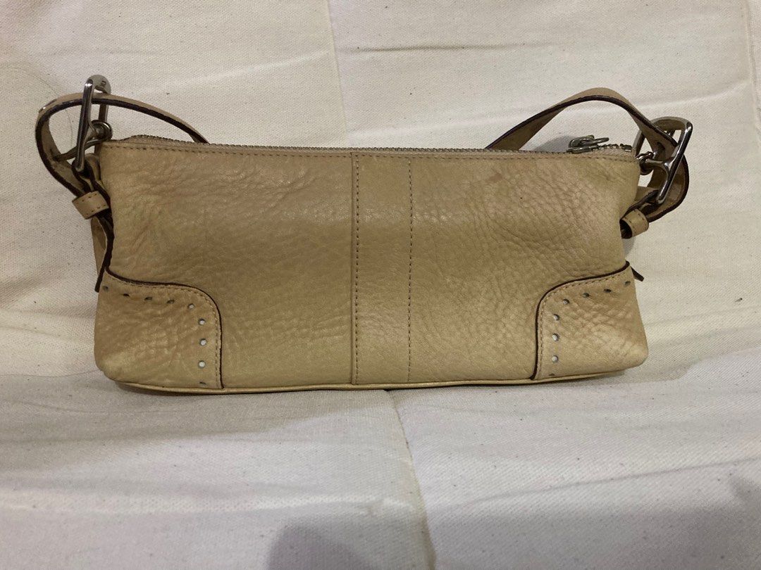 Y2k Coach 5052 Hamilton tan/cream (Category: Shoulder Bags) located in Caloocan City. Submitted by mpg2025 (Listing ID 1356927556, Image 2). Description: This is preloved. Please manage your expectations. Please ask all questions before offering. Please be patient as i am a working mom.