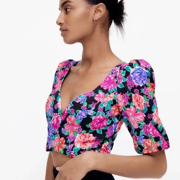 Zara Floral Puff Sleeves Top (Category: Blouses) located in Makati City. Submitted by aljacinto (Listing ID 1356878631, Image 1). Description: Brand: Zara Details: Effortlessly chic and versatile, the Zara Floral Puff Sleeve Top transitions seamlessly from day to night. Its delicate floral print and dramatic puff sleeves add a touch of elegance, making it the perfect statement piece for any occasion. Whether you’re brunching with friends or headi
