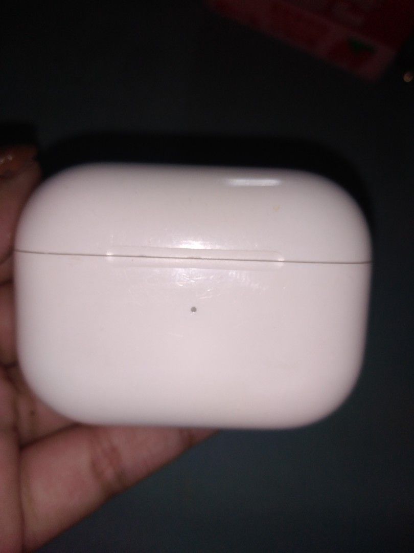 Apple Airpods Pro 1 with Magsafe Charging Case (Category: Earphones) located in Bacoor. Submitted by worldstarr (Listing ID 1357146501, Image 1). Description: No issues working completely fine even with the left airpod only Missing right airpod Authentic Coverage expired already.