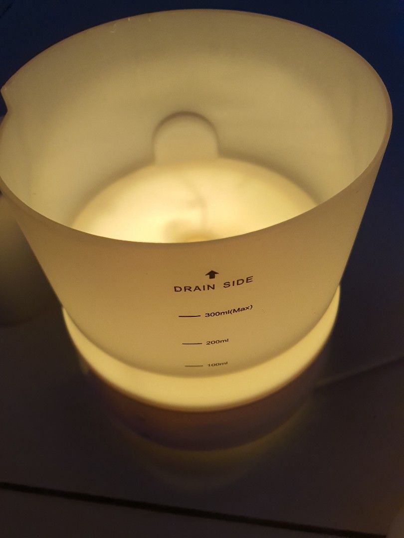 Aroma diffuser (Category: Fragrance & Deodorants) located in Singapore. Submitted by mrsparty (Listing ID 1357116377, Image 2). Description: good condition. I used with essential oils..