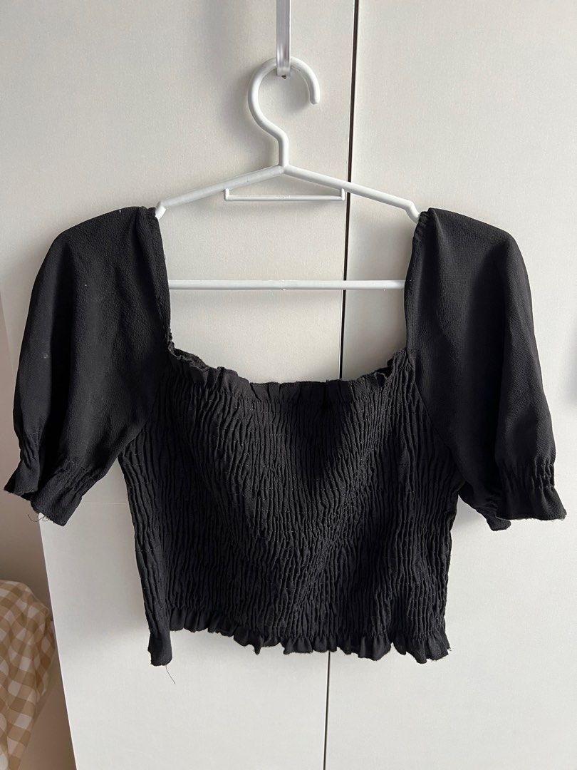 Black croptop (Category: Blouses) located in Bulacan. Submitted by lezzdeclutter (Listing ID 1357091112, Image 1). Description: Can fit Medium to Large Personal fave ✨💯 NO Flaws Rfs: decluttering since i’m now pregnant 📍Malolos, Bulacan.