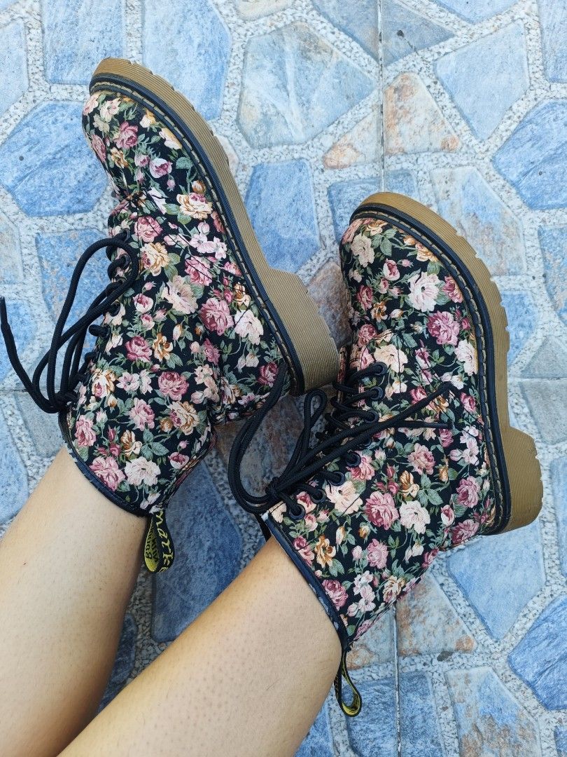 Black Floral Boots size36-37 (Category: Boots) located in Sariaya. Submitted by declutteringwithgru (Listing ID 1357084133, Image 3). Description: J&t.