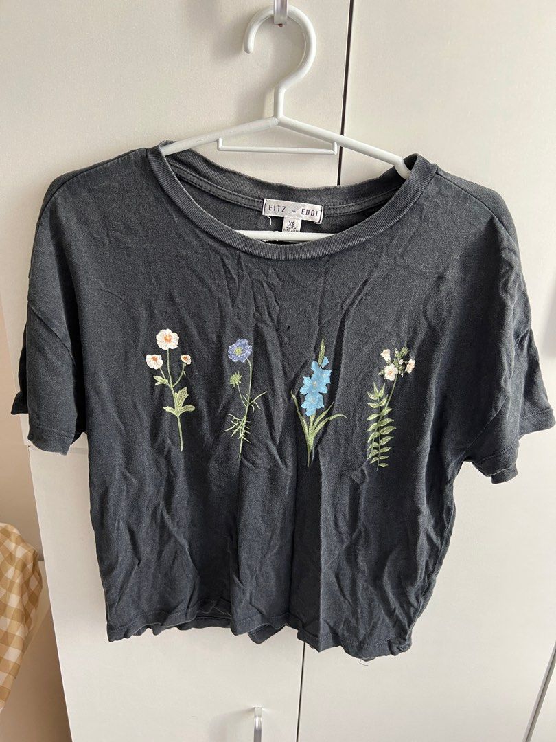 Black floral shirt (Category: Shirts) located in Bulacan. Submitted by lezzdeclutter (Listing ID 1357088720, Image 1). Description: Size Medium Minor flaw (see posted pic) Rfs: decluttering since i’m now pregnant 📍Malolos, Bulacan .