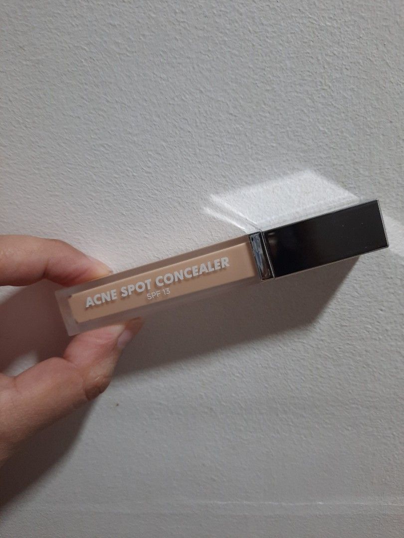 Careline Acne Spot Concealer - Oriental (Category: Makeup) located in Las Pinas. Submitted by cabinetchasu (Listing ID 1357160357, Image 1). Description: Please read before messaging 🔻⬇️🔽👇 Details: Bought last February 17, 2025 Only used once for a film shoot (used as concealer for the actor) Originally bought at 195php but selling for 80php, last price of 75php will be given to sure buyer only MOP Gcash, BPI, or BDO Shipping fee care of buyer