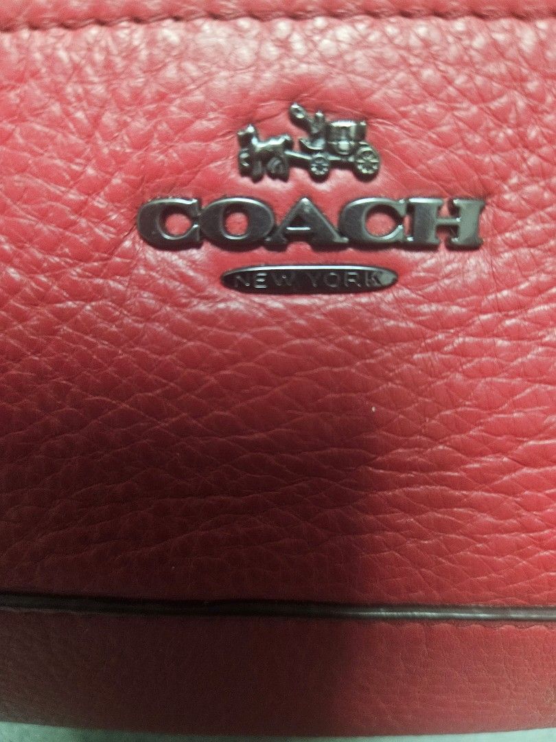 Coach bag (Category: Shoulder Bags) located in General Mariano Alvarez. Submitted by eiprilfa (Listing ID 1357155071, Image 3). Description: original. ang issue sa handle ang yung brand sa loob. pero goods na good pa. free shipping.
