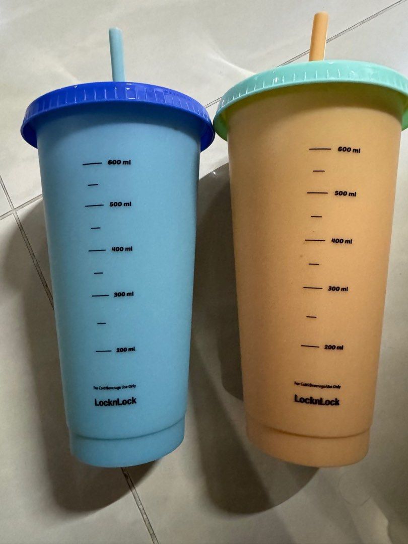 Cups with straw65074093175809111