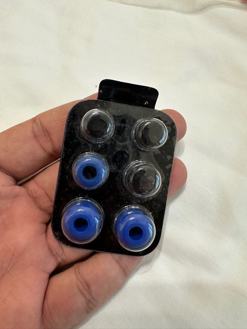 Earbuds from Beats437691731904440321