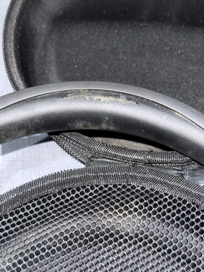 edifier w820nb plus (Category: Headphones & Headsets) located in Alicia. Submitted by declutterthingz_1 (Listing ID 1357112005, Image 2). Description: nasa pic na issue.