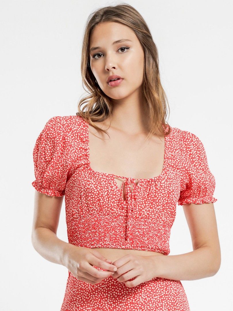 Floral Top (Category: Blouses) located in Cavite. Submitted by clutterbug15 (Listing ID 1357115017, Image 1). Description: .