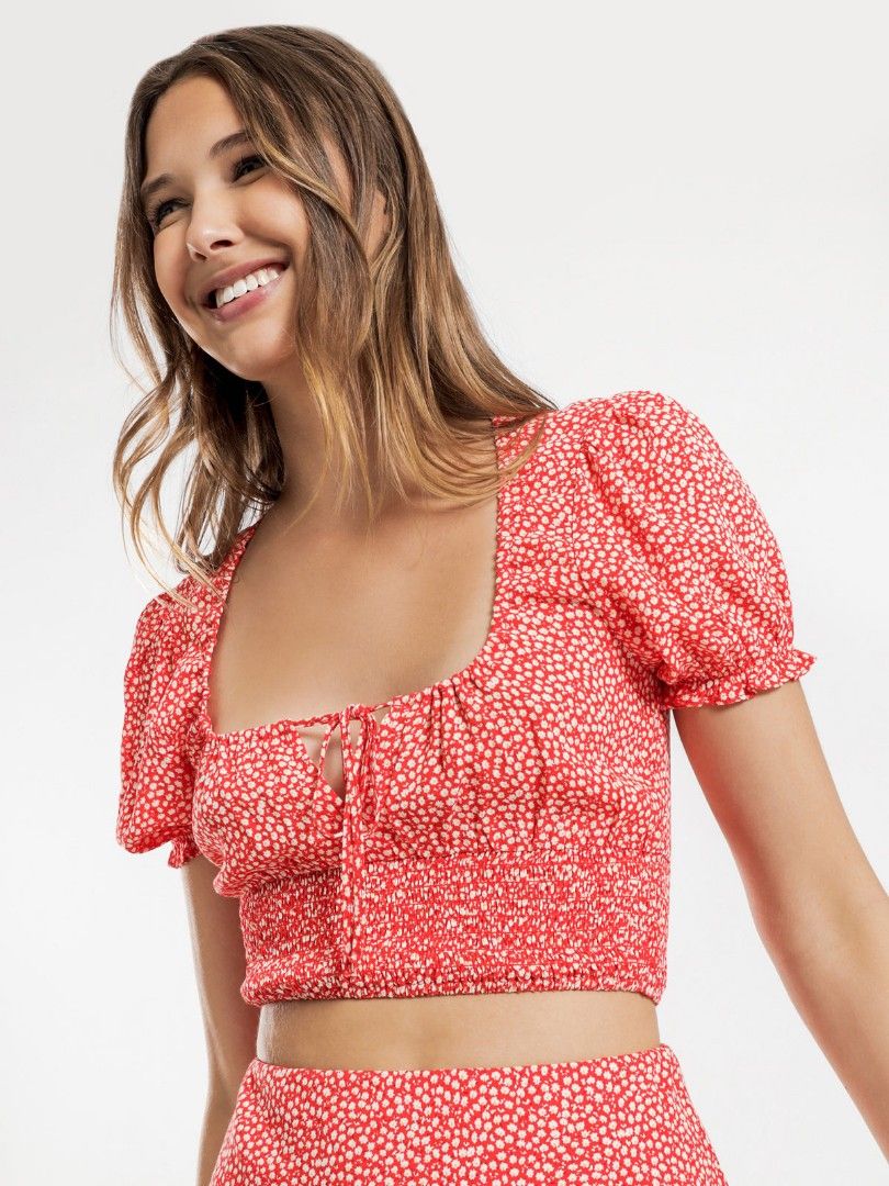 Floral Top (Category: Blouses) located in Cavite. Submitted by clutterbug15 (Listing ID 1357115017, Image 2). Description: .