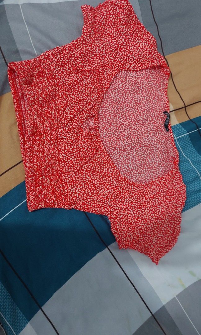 Floral Top (Category: Blouses) located in Cavite. Submitted by clutterbug15 (Listing ID 1357115017, Image 3). Description: .